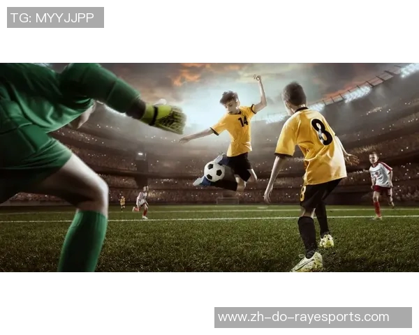 粗腿足球巨星背后的力量与坚持探秘球场传奇的崛起与挑战 粗腿足球巨星背后的力量与坚持探秘球场传奇的崛起与挑战