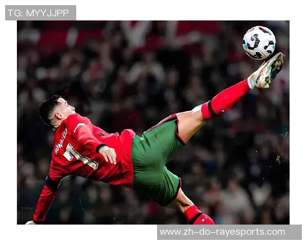 现实中的足球球星们如何影响全球足球发展及其个人传奇故事